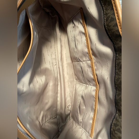 Michael Kors Jet Set Chain Laptop Tote - Picture 9 of 15